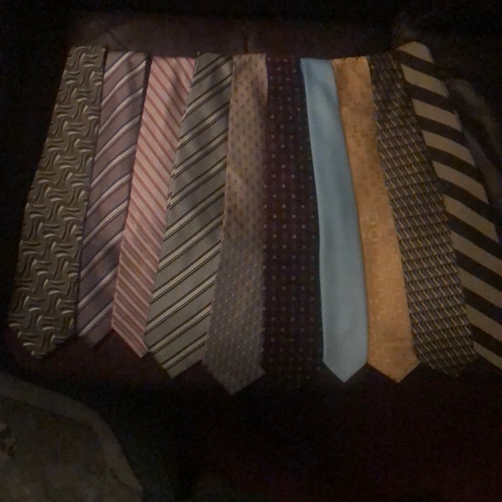 $600 worth of ties. 10 total, like new & no stains